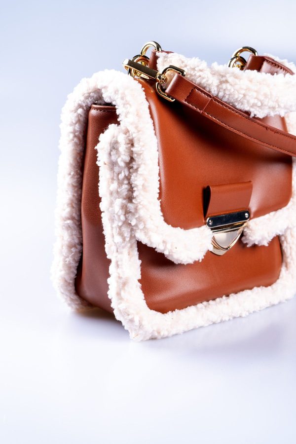 Peluş Detaylı Taba Vegan Deri Kapaklı Ayarlanabilir El ve Omuz Çantası