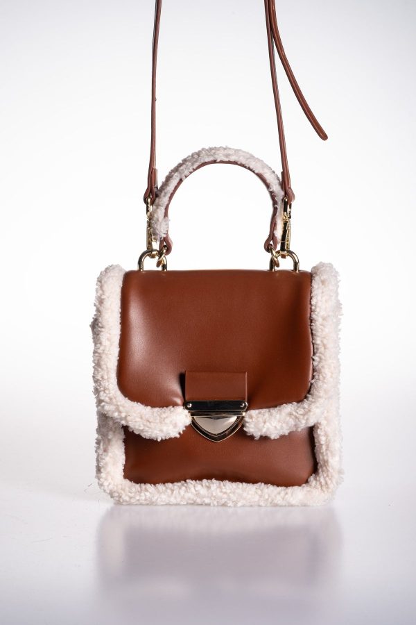 Peluş Detaylı Taba Vegan Deri Kapaklı Ayarlanabilir El ve Omuz Çantası