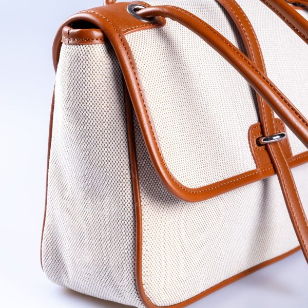 Taba Vegan Deri Biyeli Toka Detaylı Krem Kanvas Kapaklı El Omuz Çantası