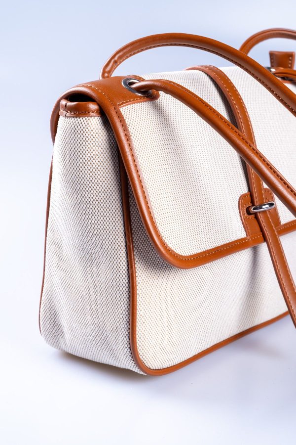 Taba Vegan Deri Biyeli Toka Detaylı Krem Kanvas Kapaklı El Omuz Çantası