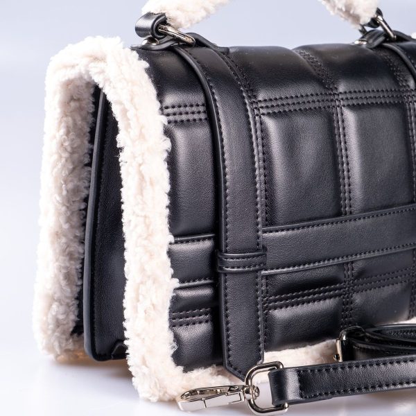 Peluş Detaylı Vegan Siyah Deri Kapaklı Ayarlanabilir El ve Omuz Çantası