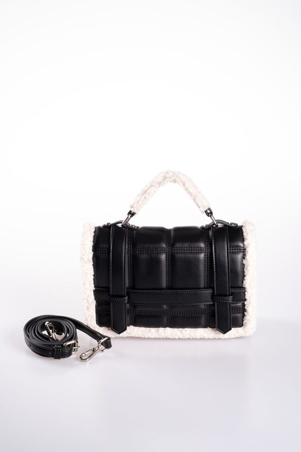 Peluş Detaylı Vegan Siyah Deri Kapaklı Ayarlanabilir El ve Omuz Çantası