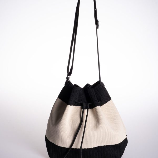 Örgü Kumaş Siyah Krem Büzgülü Ayarlanabilir El ve Omuz Çantası