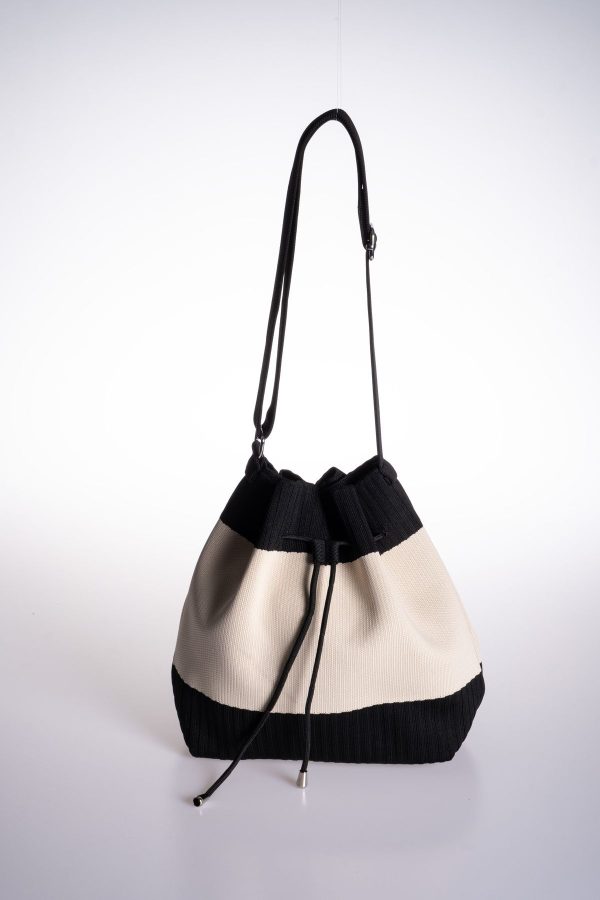 Örgü Kumaş Siyah Krem Büzgülü Ayarlanabilir El ve Omuz Çantası