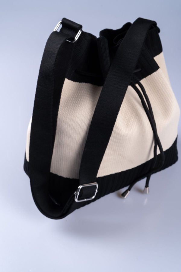 Örgü Kumaş Siyah Krem Büzgülü Ayarlanabilir El ve Omuz Çantası