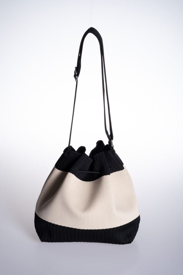 Örgü Kumaş Siyah Krem Büzgülü Ayarlanabilir El ve Omuz Çantası
