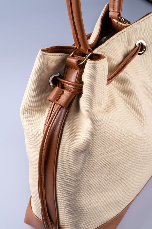 Taba Vegan Deri Detaylı Yandan Büzgülü Krem Kanvas Ayarlanabilir El ve Omuz Çantası