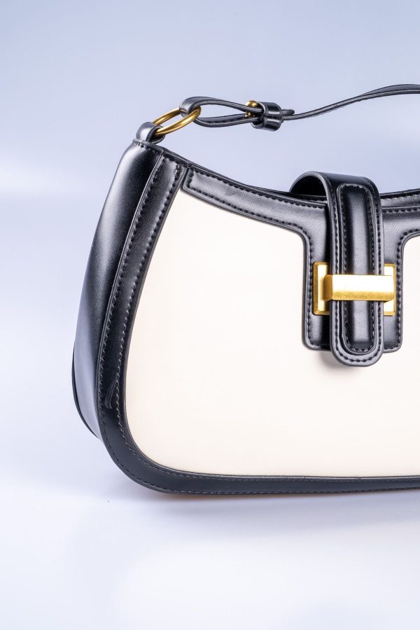 Siyah Krem Vegan Deri Fermuarlı Toka Detaylı Ayarlanabilir El ve Omuz Çantası